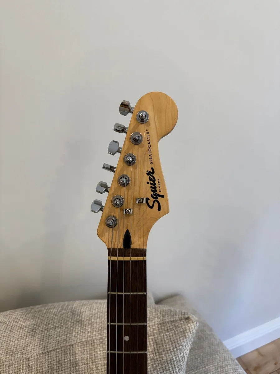 Squier Stratocaster - Image 2