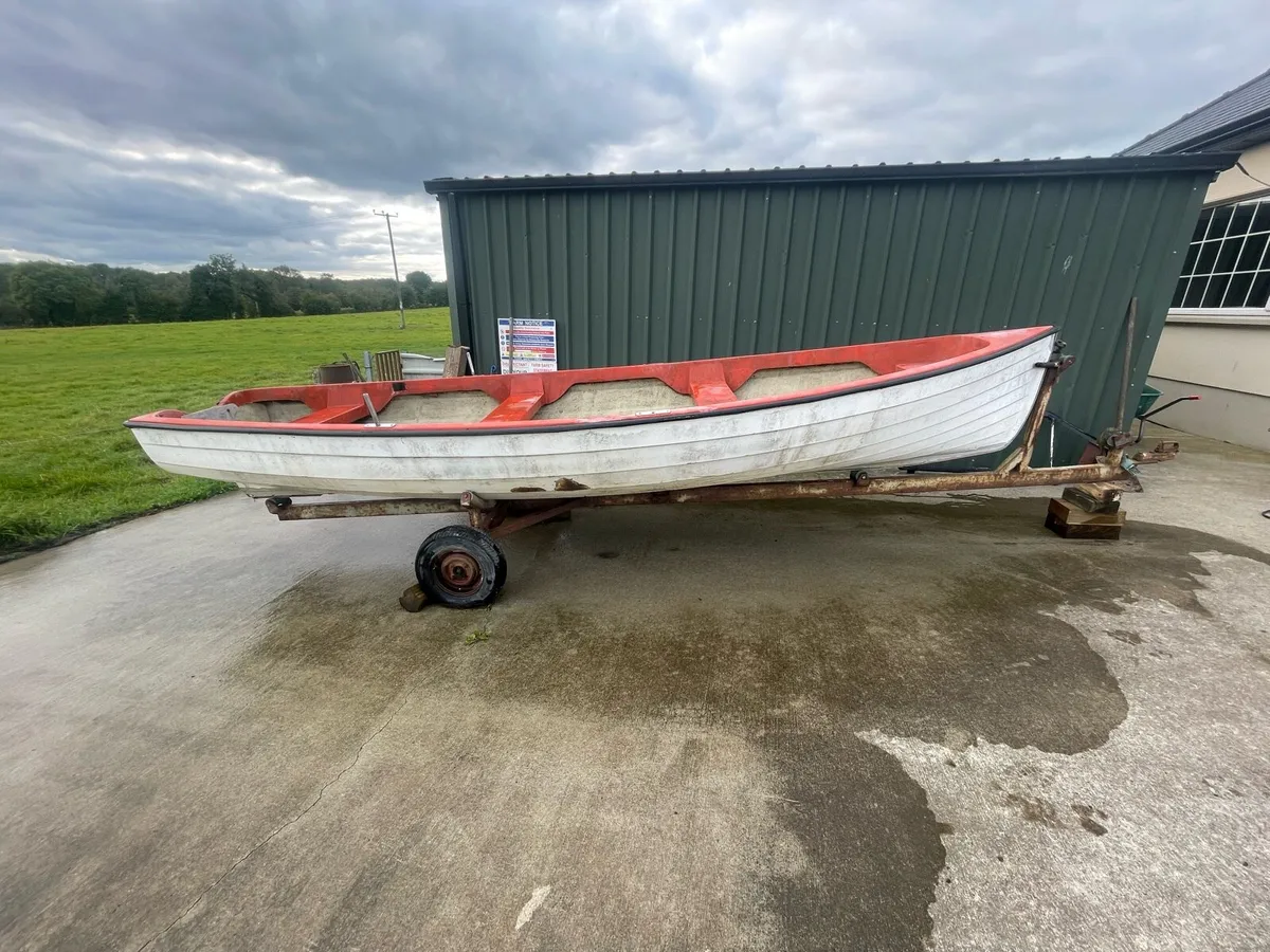 17ft boat and trailer - Image 2