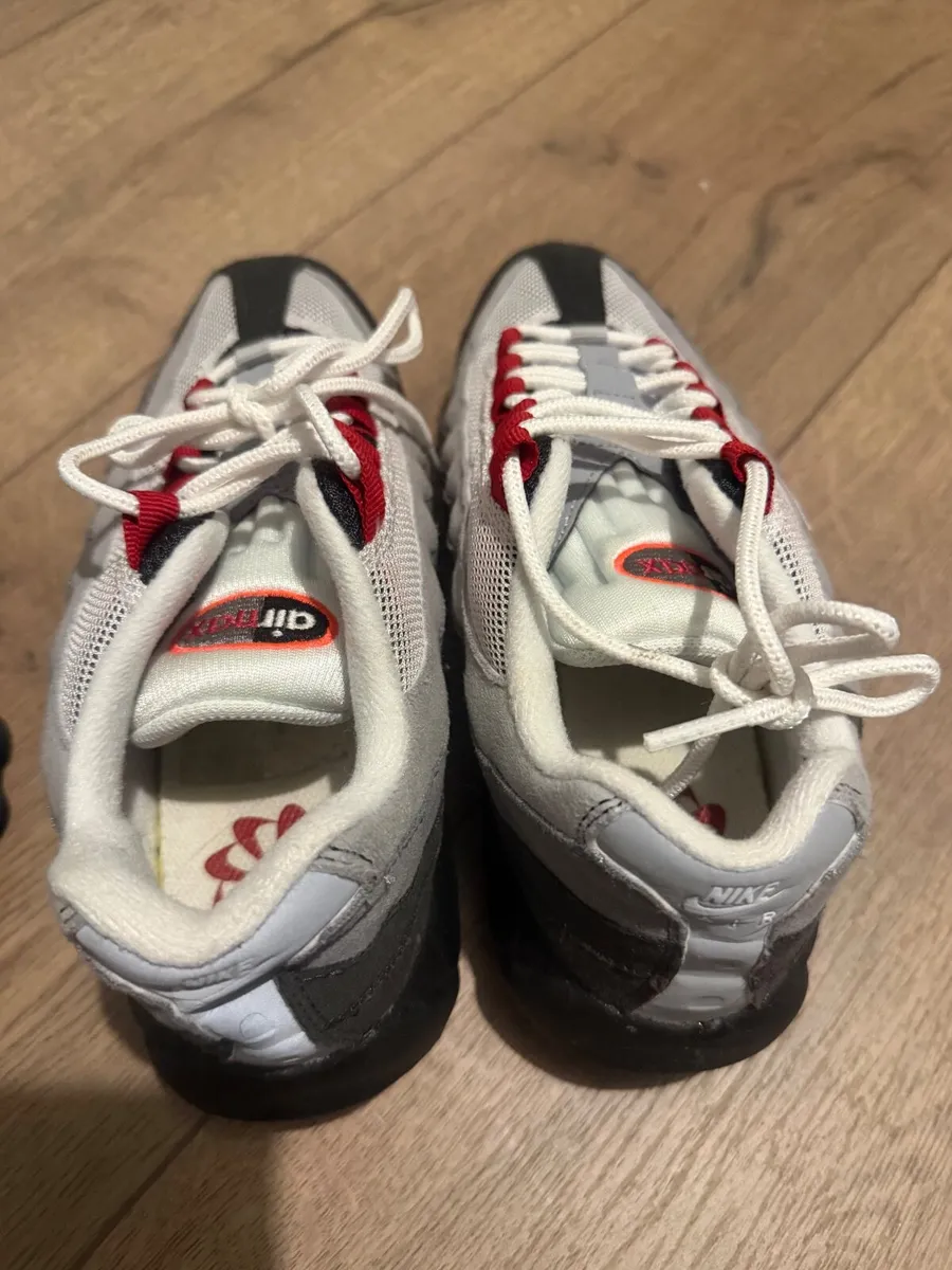 3x Nike Air Max Juniors Size 4 - Image 3