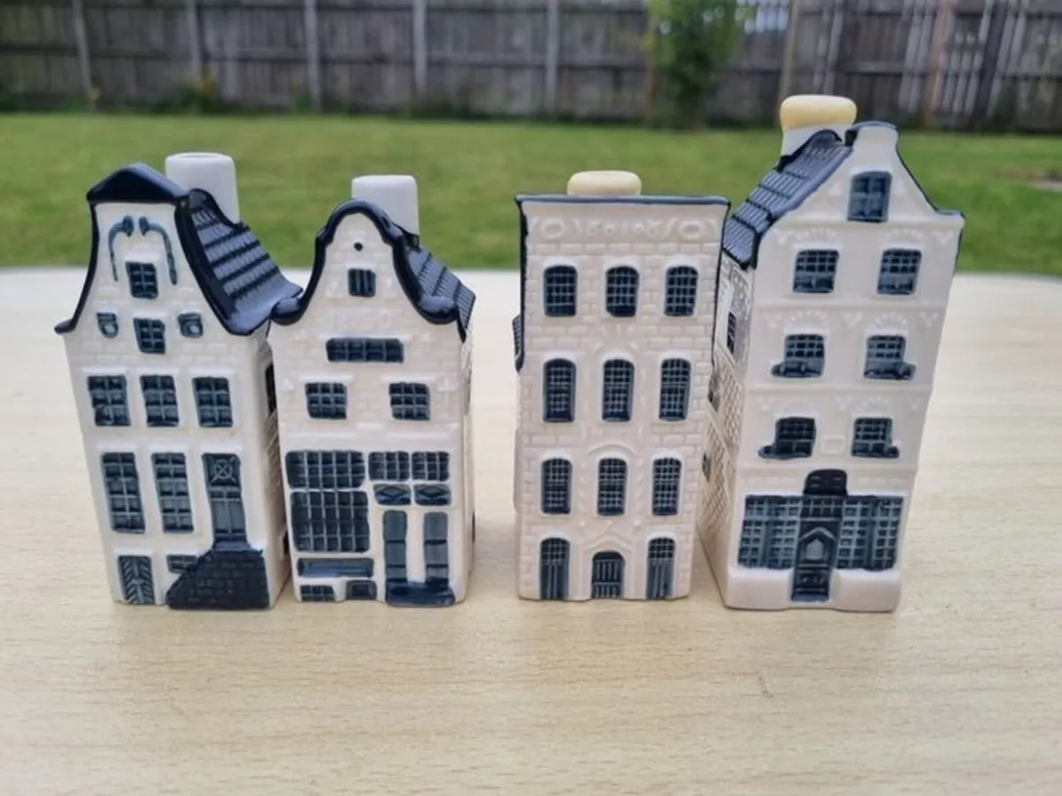 4 iconic KLM ceramic houses - Image 1