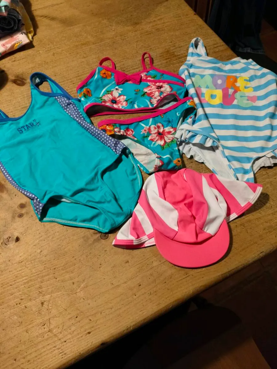 Girls age 4, Swim suits, Bikini, Dunne Stores. - Image 1