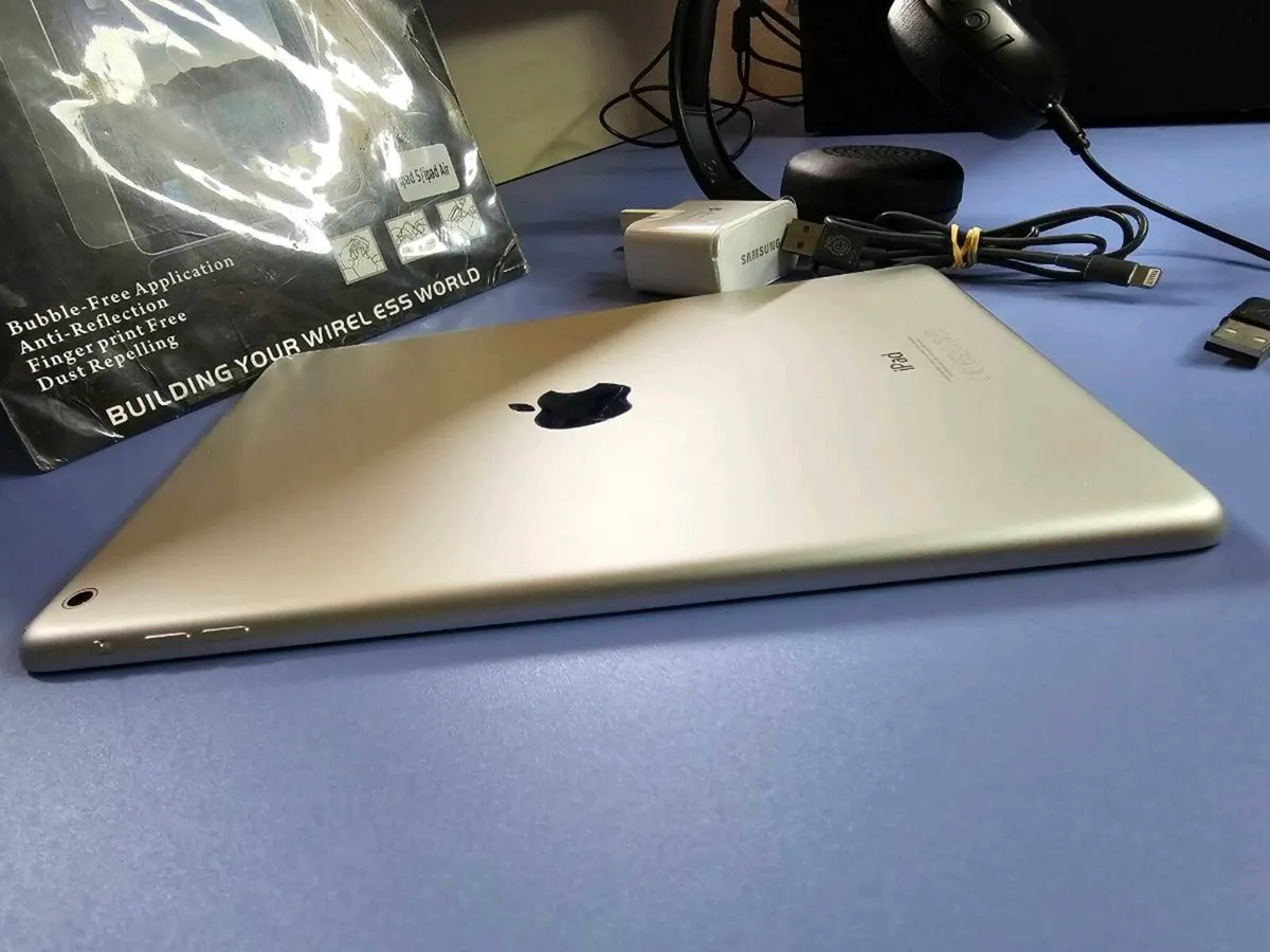 Apple iPad Air 16GB Wi-Fi Very Clean Condition.. - Image 4