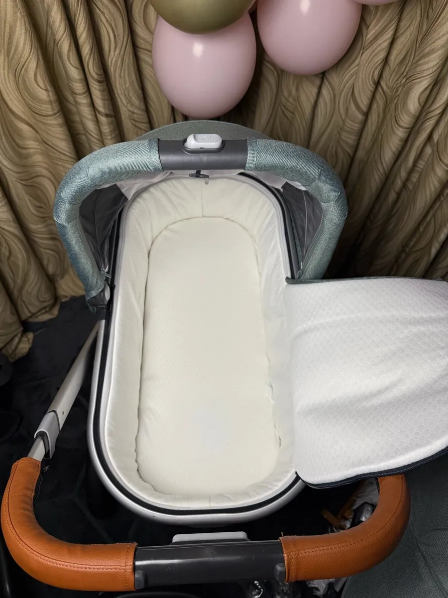 Uppababy Vista V2 car seat isofix pram buggy - Image 3