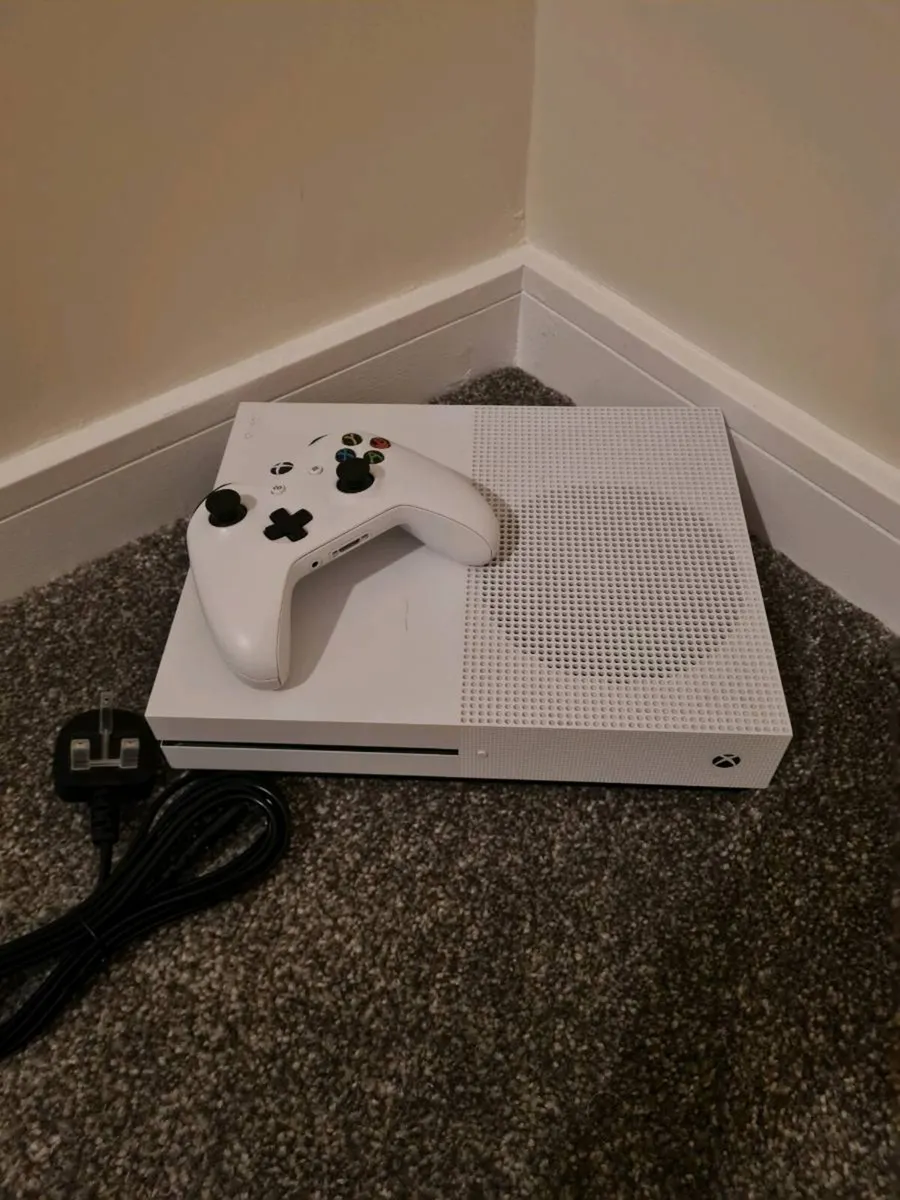 Xbox One S 500GB - Image 1