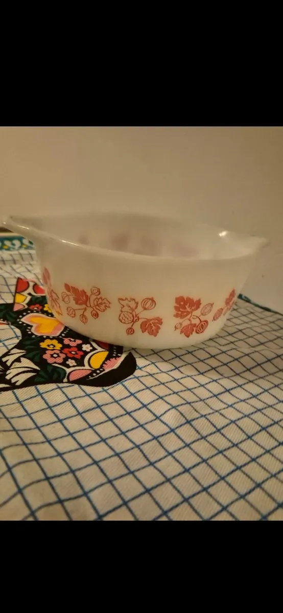 Rare pyrex dishes - Image 1
