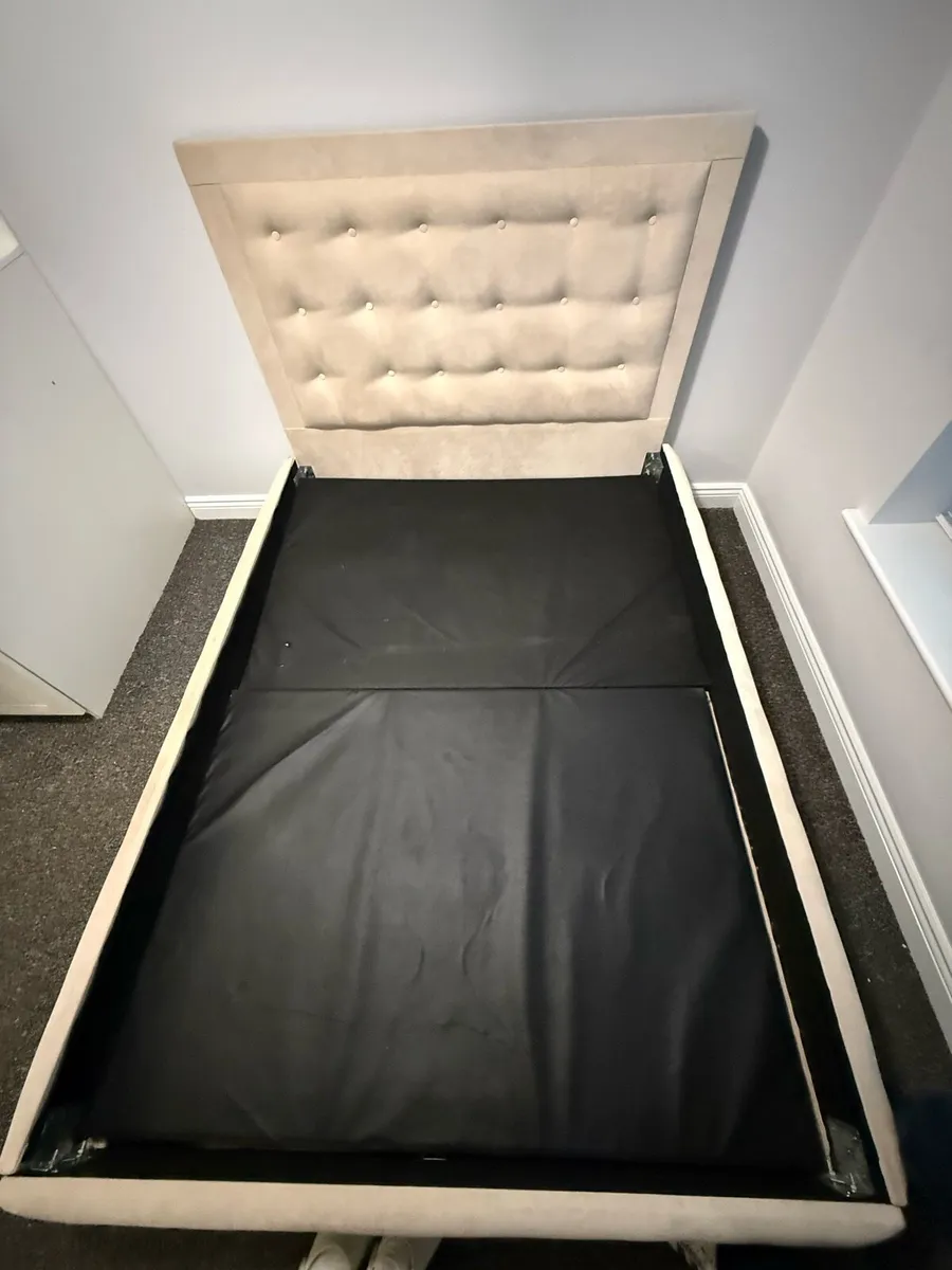 Bed - Image 2