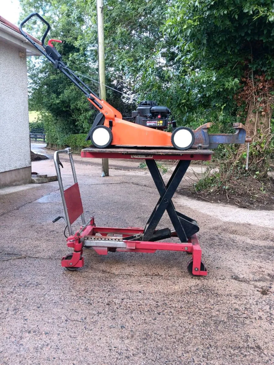 Mobile workshop table - Image 1