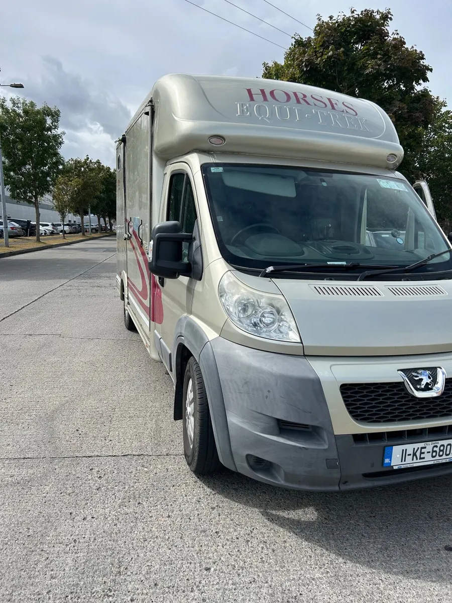 2 Horse  van - Image 3