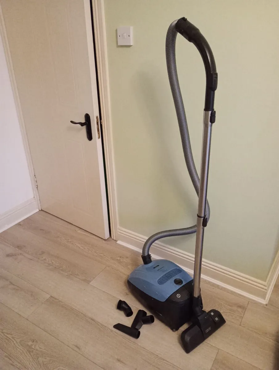 Miele vacuum cleaner - Image 1