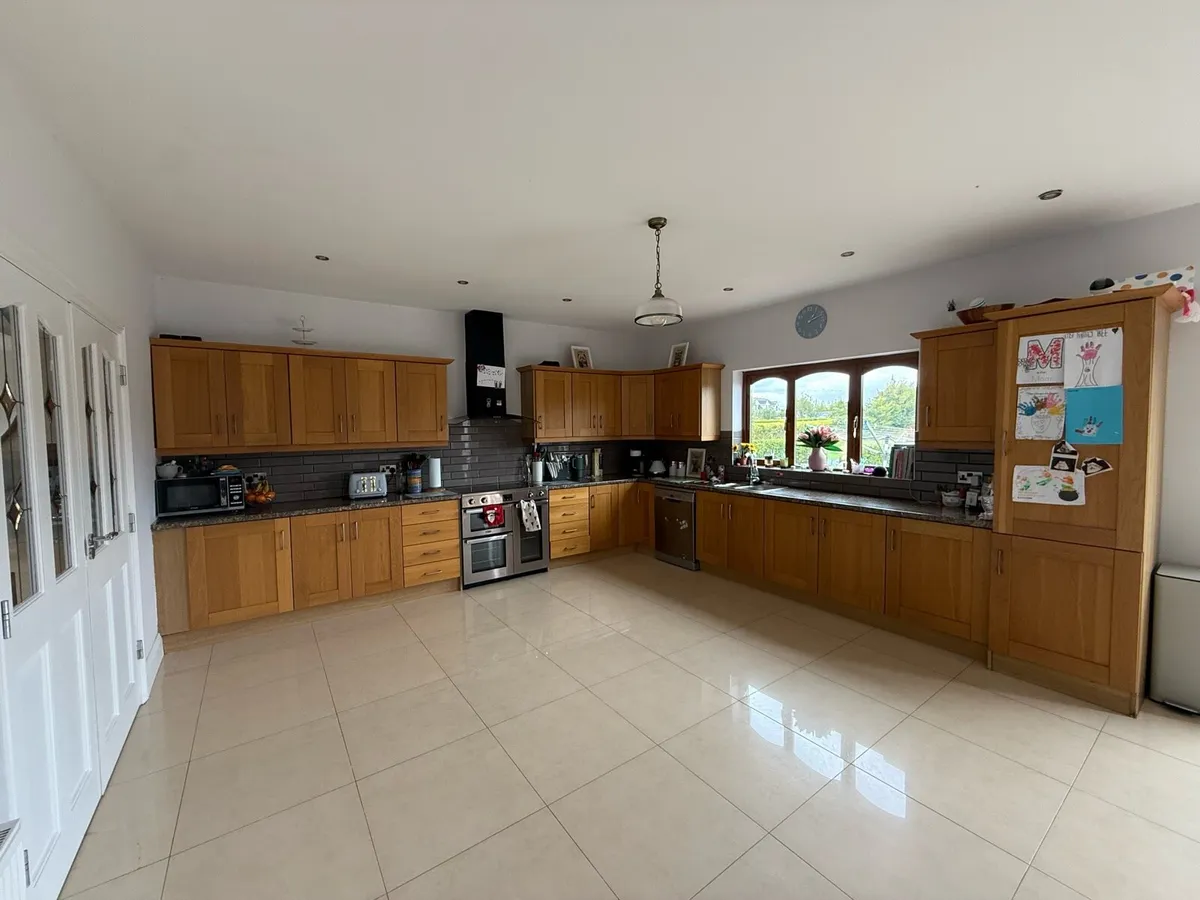 Large Oak Kitchen - Image 1