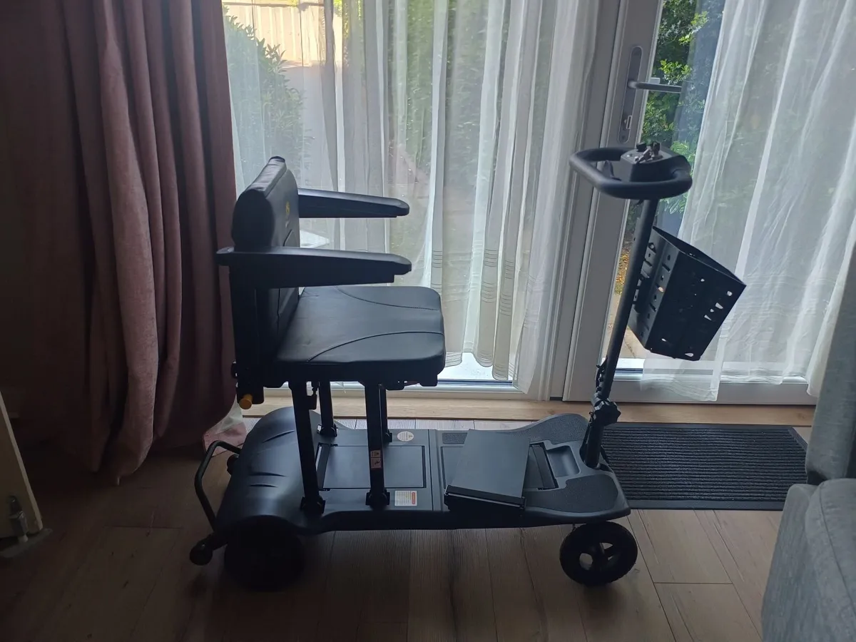 Folding mobility scooter - Image 3