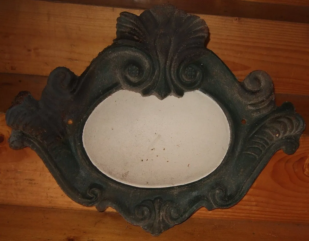 Pristine Victorian Cast Iron House Nameplate - Image 2