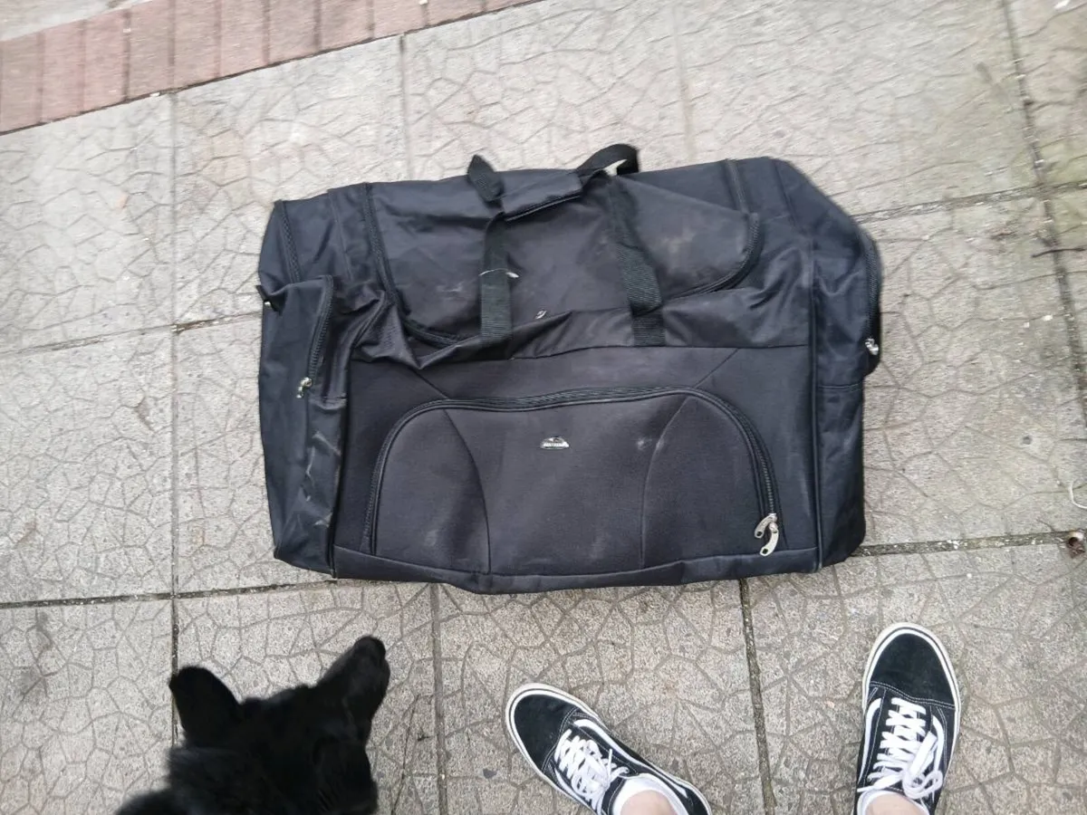 Large sports travel bag - Image 2