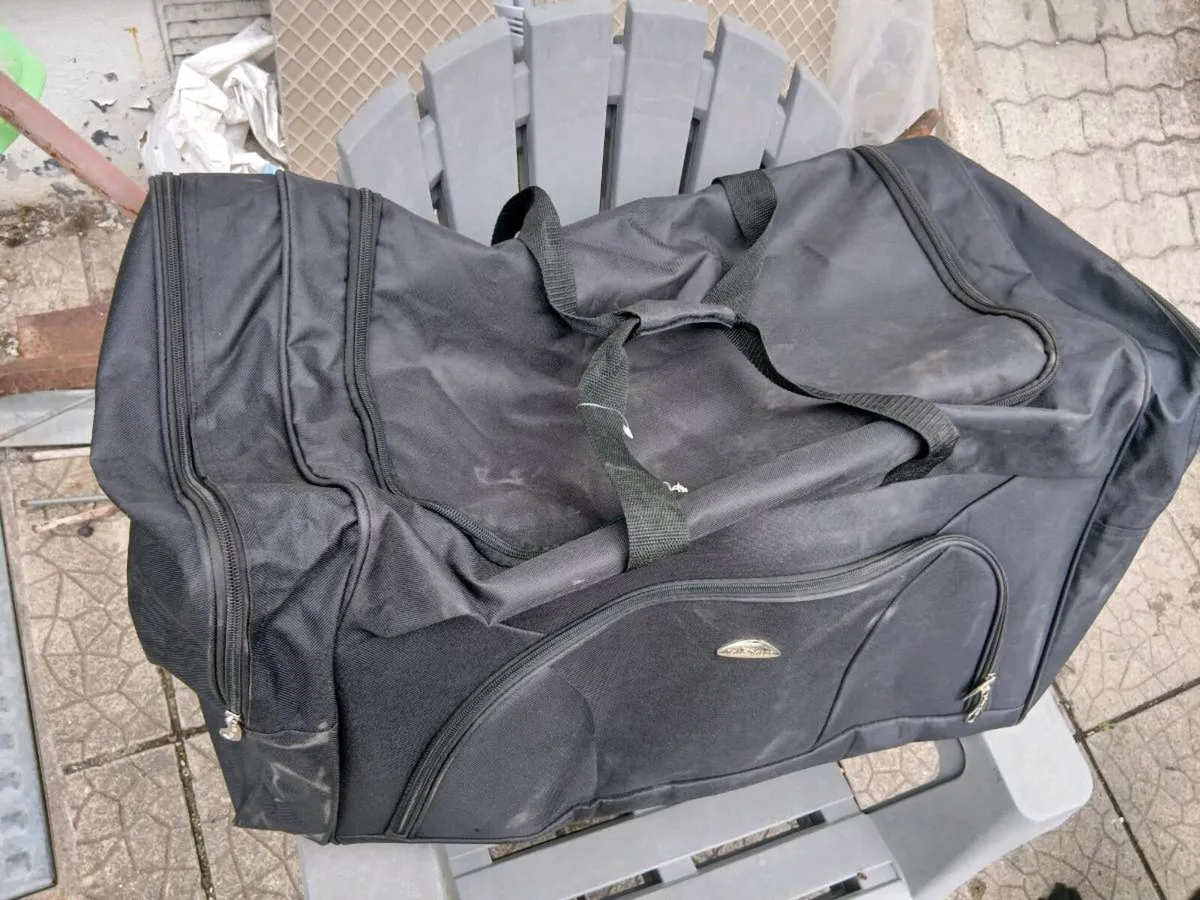 Large sports travel bag - Image 3