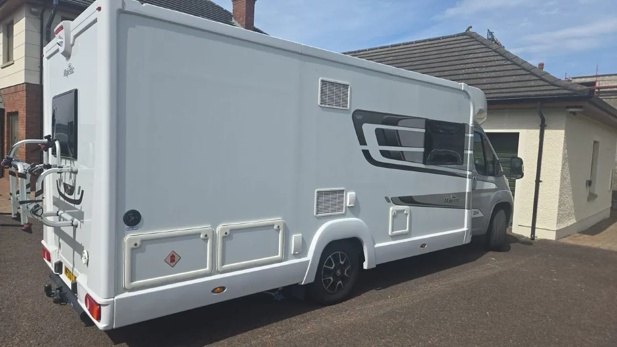 2019 Majestic 254 Motorhome ( Only 9900 miles) - Image 4
