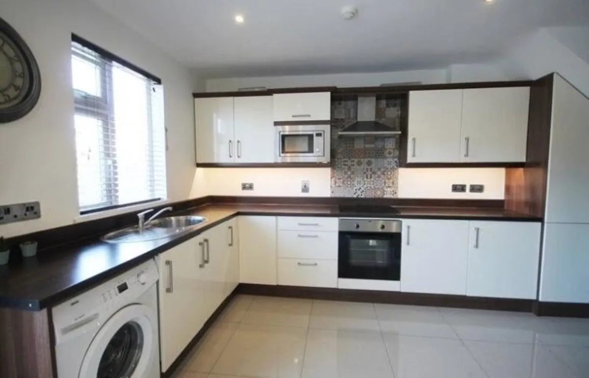 Fitted kitchen - Image 1