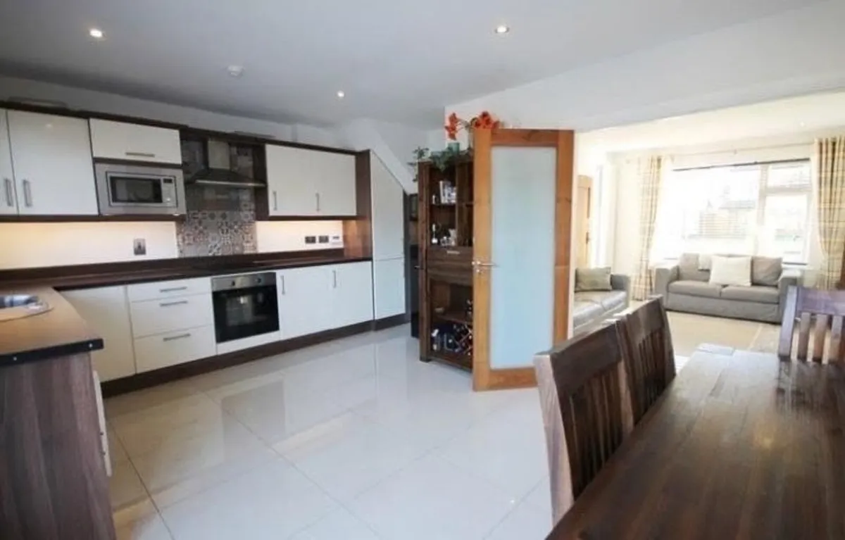 Fitted kitchen - Image 2