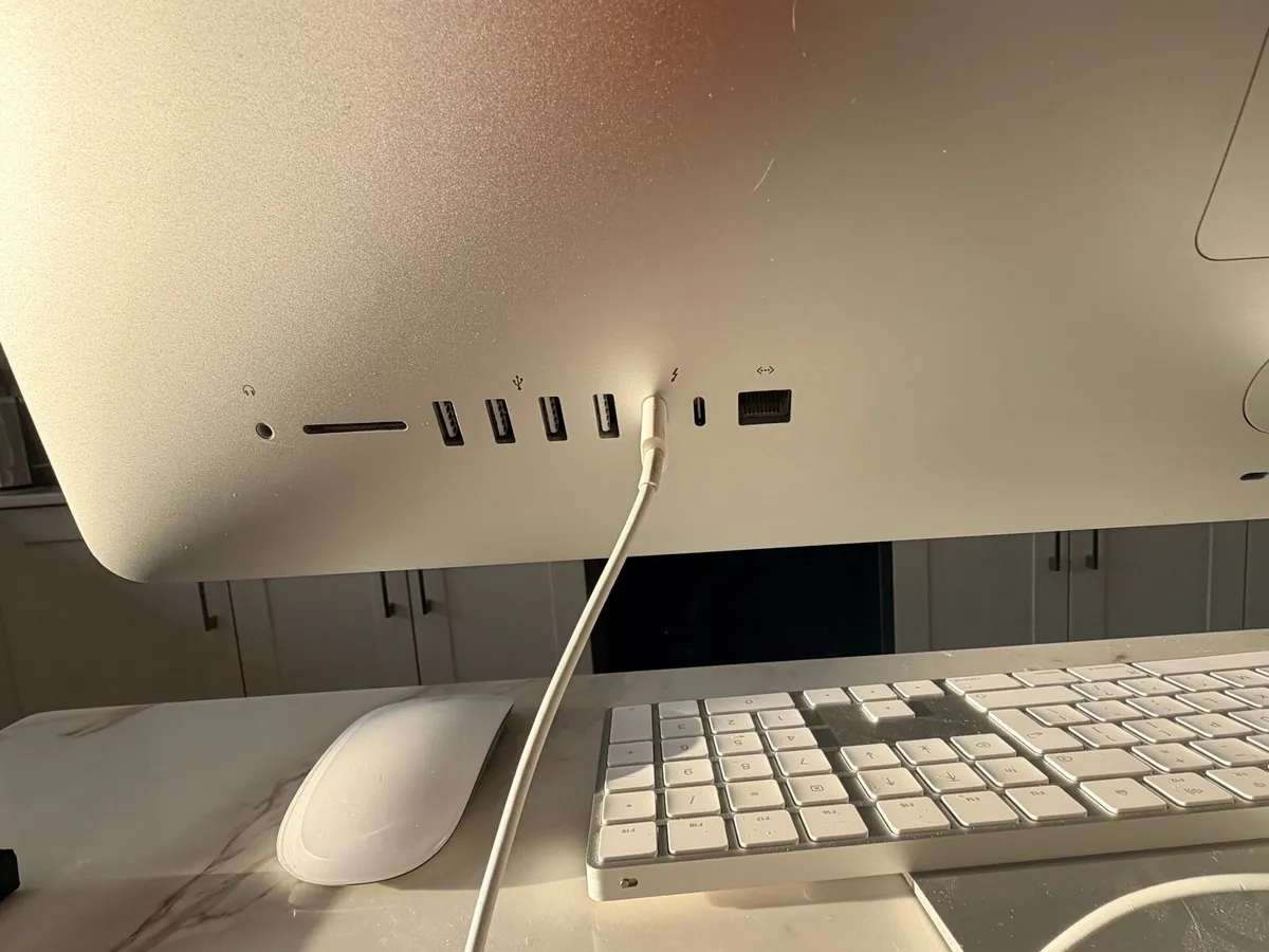 Apple iMac 27” Retina 5K 2020 | 16GB RAM | 512GB S - Image 3