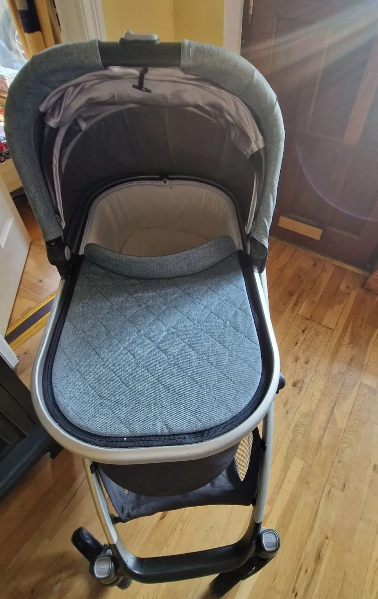 Uppababy Vista bundle and buggy board - Image 2