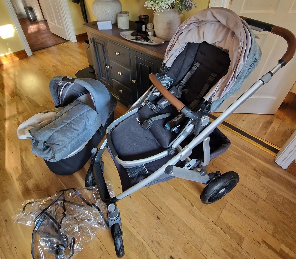Uppababy Vista bundle and buggy board - Image 1