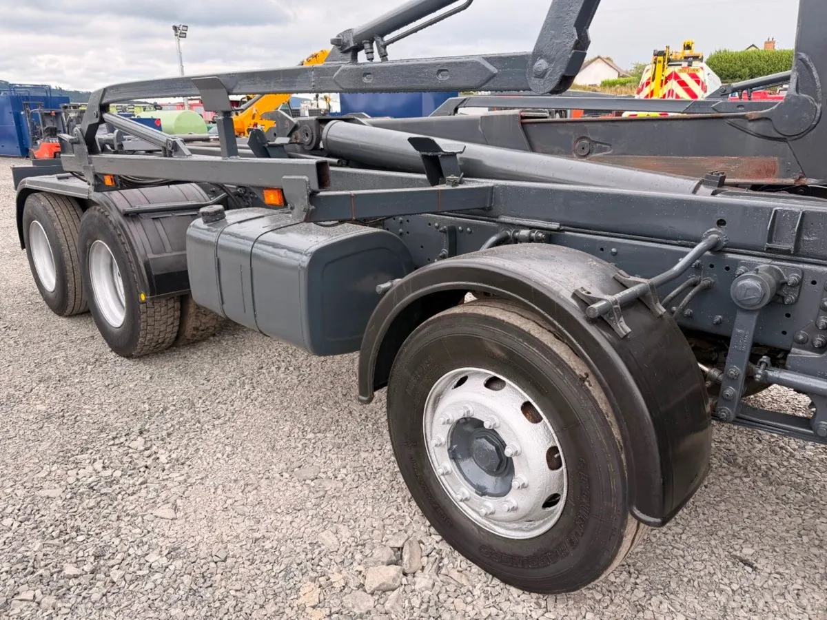 Volvo FM 2009 Volvo FM 450 bhp 13 Litre hook loade - Image 4