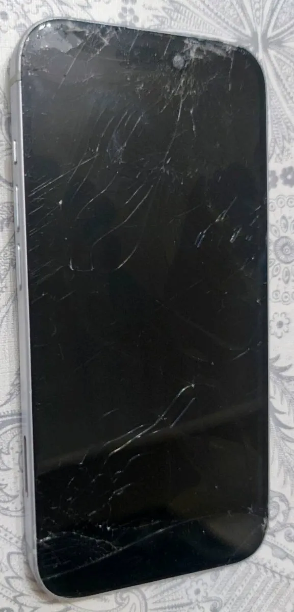 iPhone battery - Image 2