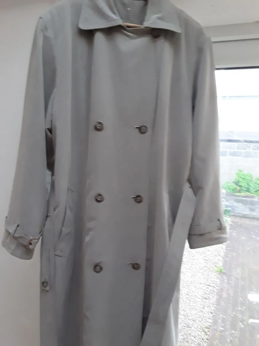 As new ladies extremely long designer coat - Image 1