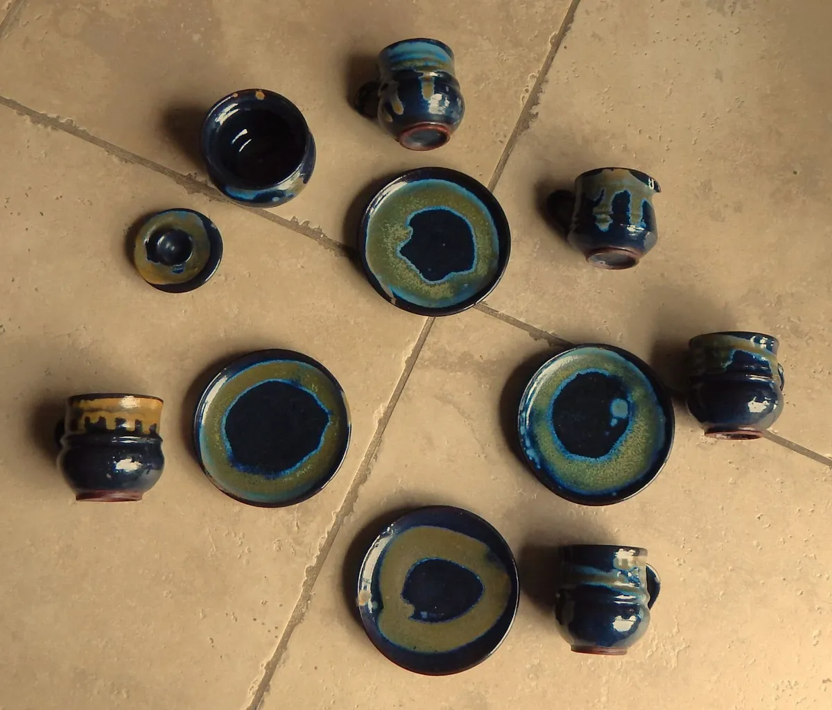 10 PieceStoneware Pottery Tea/Coffee Set - Image 2