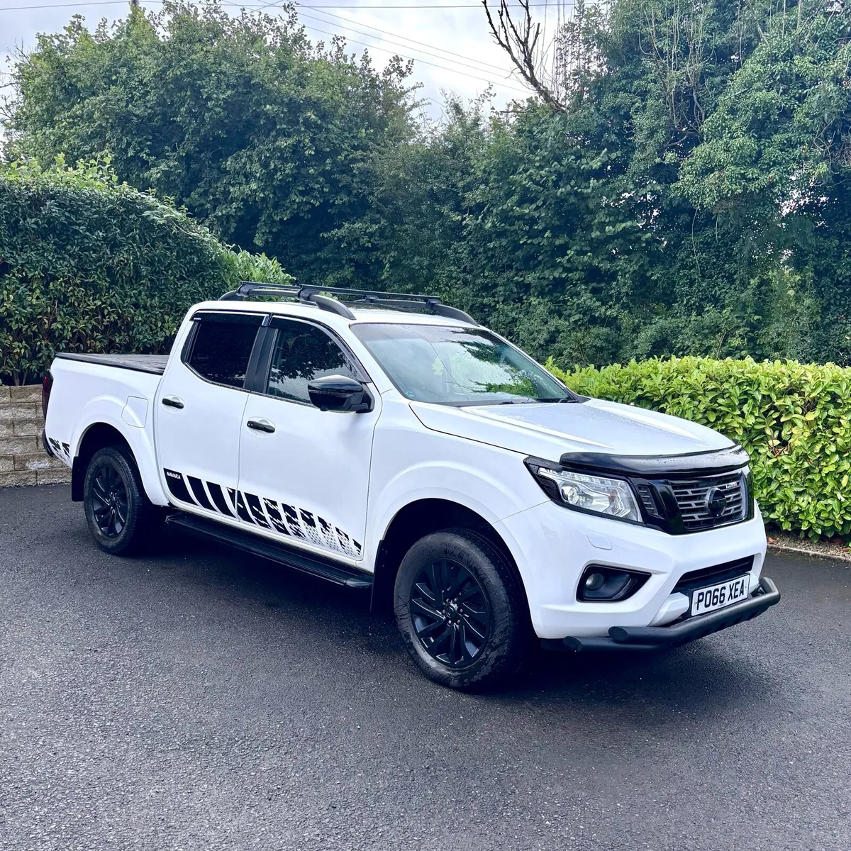 ⭐️ Nissan Navara Tekna - FSH - Low Miles ⭐️ - Image 1