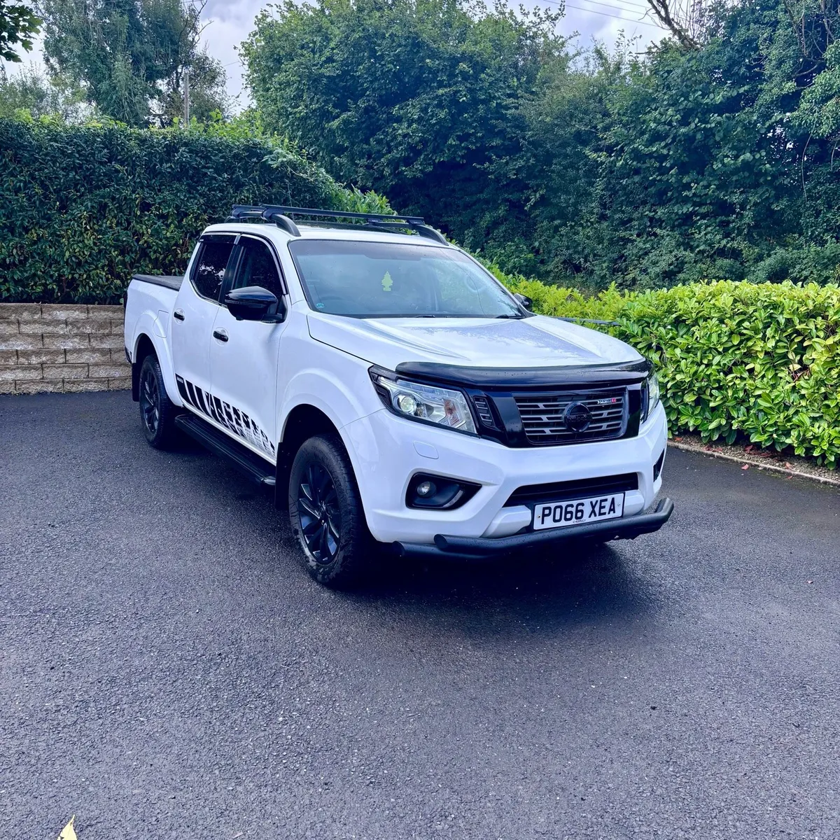 ⭐️ Nissan Navara Tekna - FSH - Low Miles ⭐️ - Image 3