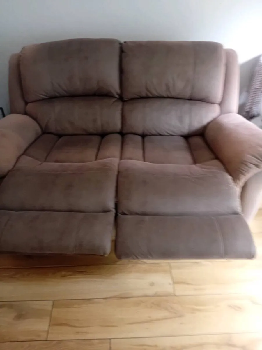 Couch free to take away - Image 2