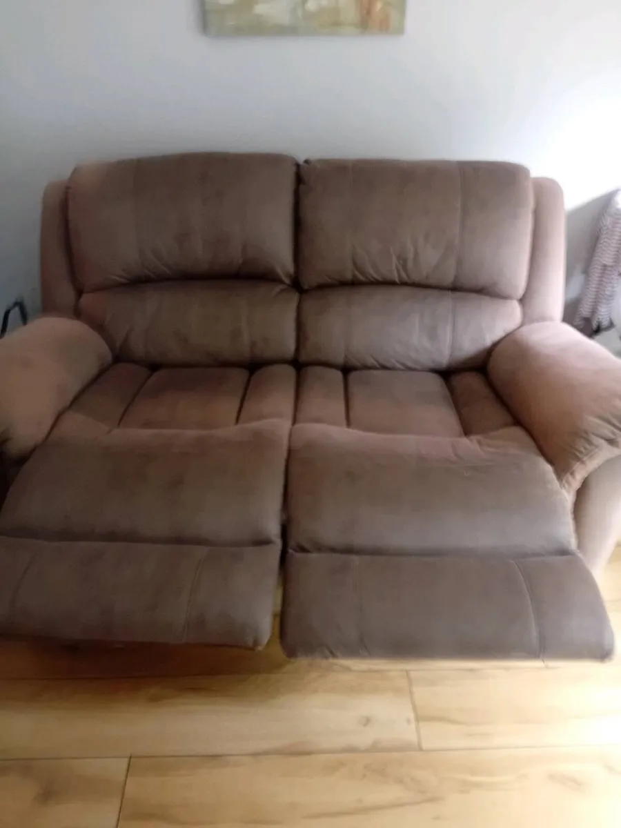 Couch free to take away - Image 1
