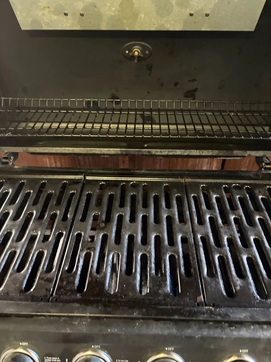 Gas BBQ - Image 4