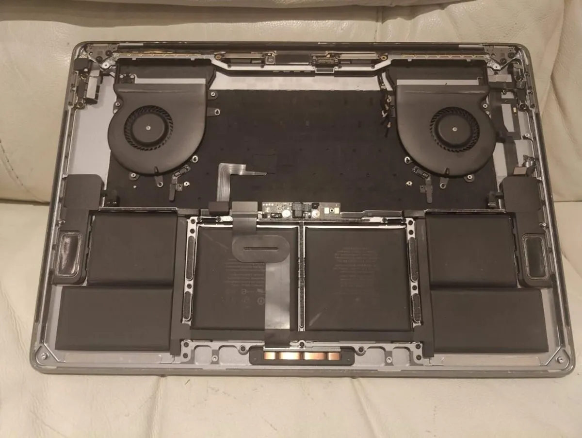 Apple MacBook Pro A1990 15" Screen FOR PARTS - Image 2