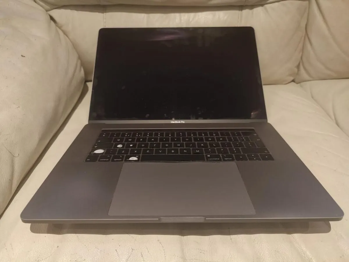 Apple MacBook Pro A1990 15" Screen FOR PARTS - Image 1