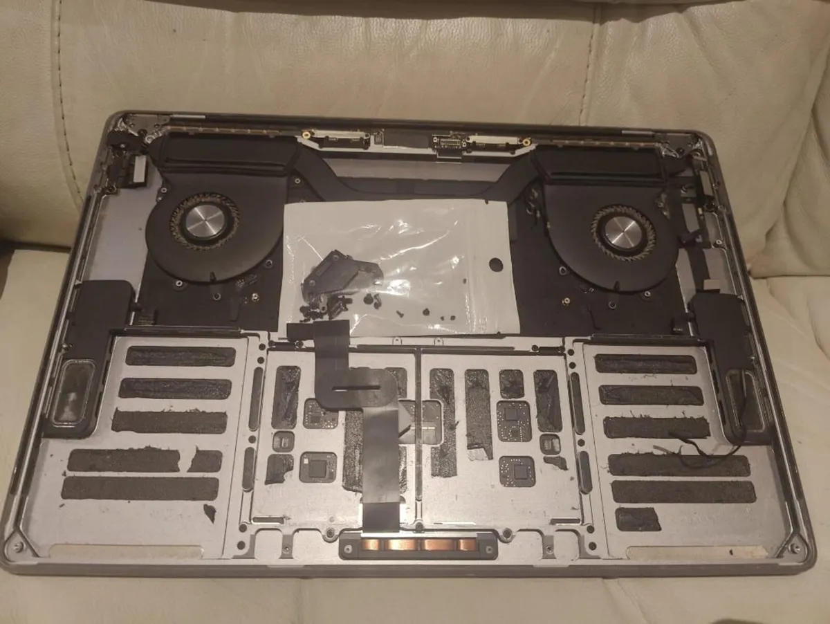 Apple MacBook Pro A1990 15" Screen FOR PARTS - Image 3