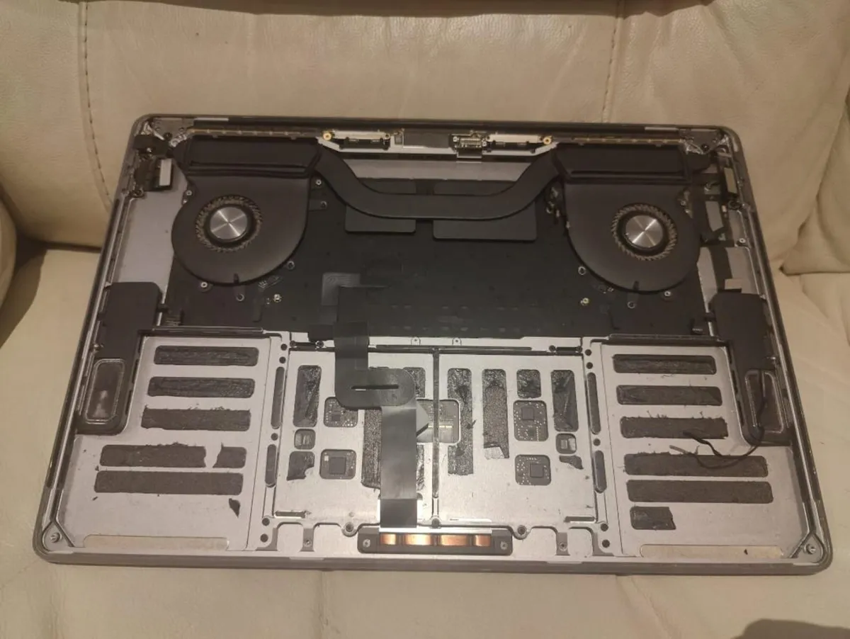Apple MacBook Pro A1990 15" Screen FOR PARTS - Image 2