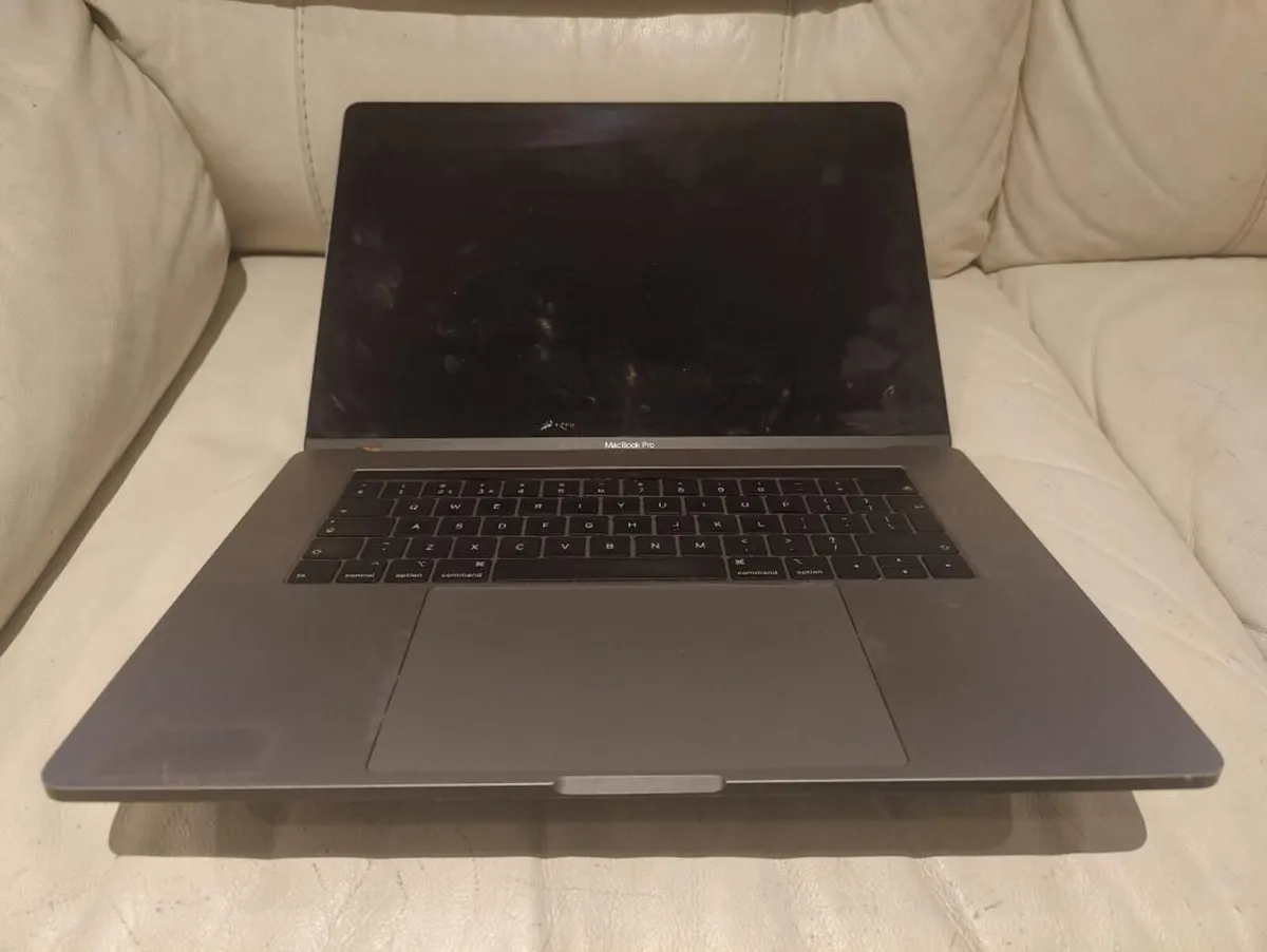 Apple MacBook Pro A1990 15" Screen FOR PARTS - Image 1