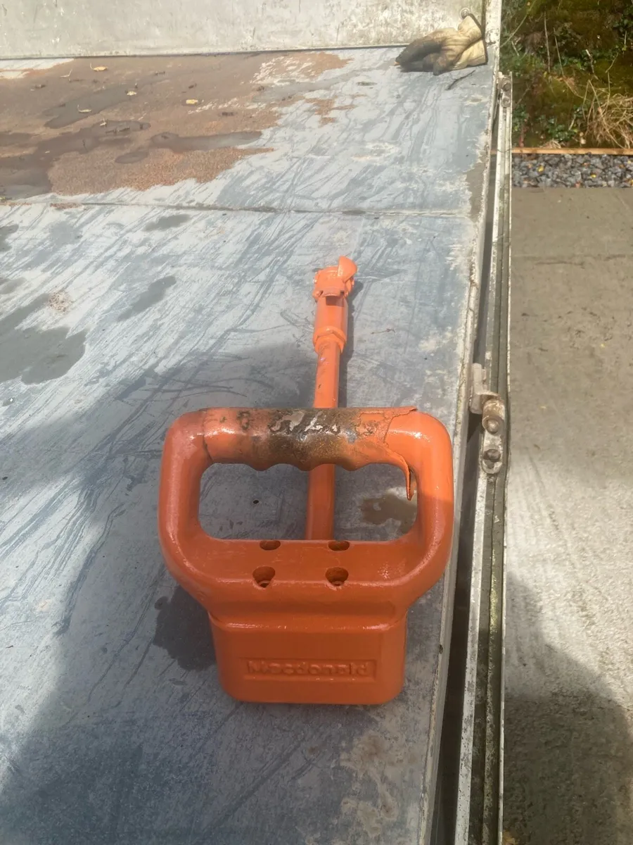 3 Head Concrete Scabbler - Image 1