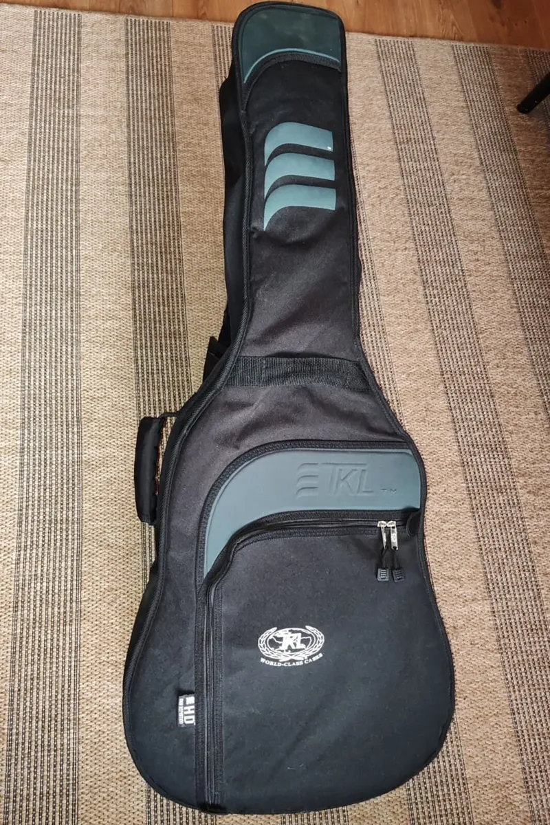 Yamaha F310 acoustic guitar + TKL HD gig bag - Image 2
