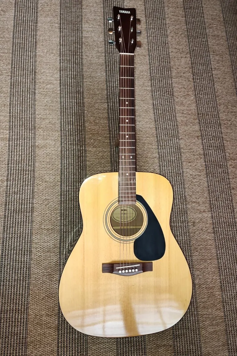 Yamaha F310 acoustic guitar + TKL HD gig bag - Image 1