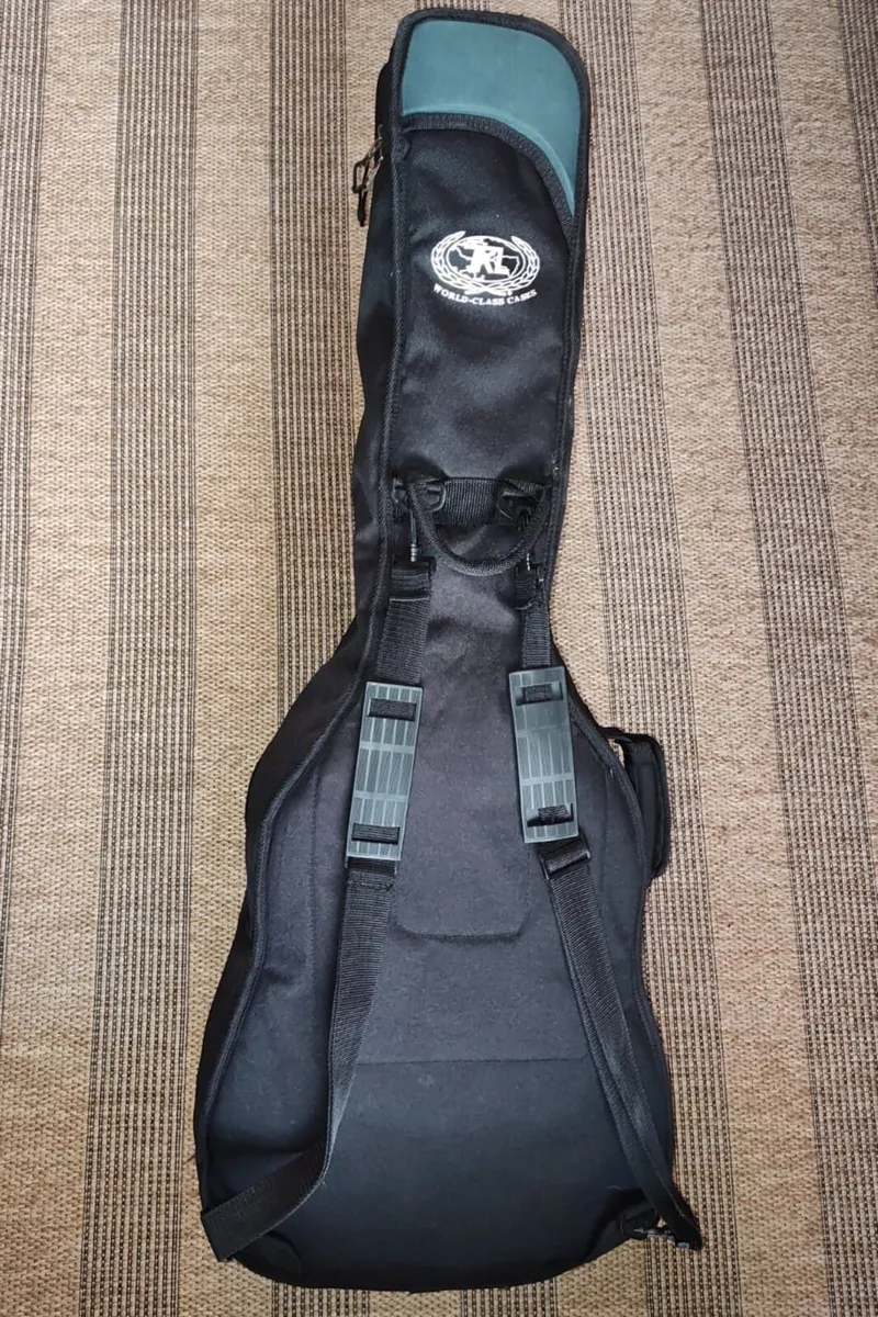 Yamaha F310 acoustic guitar + TKL HD gig bag - Image 3