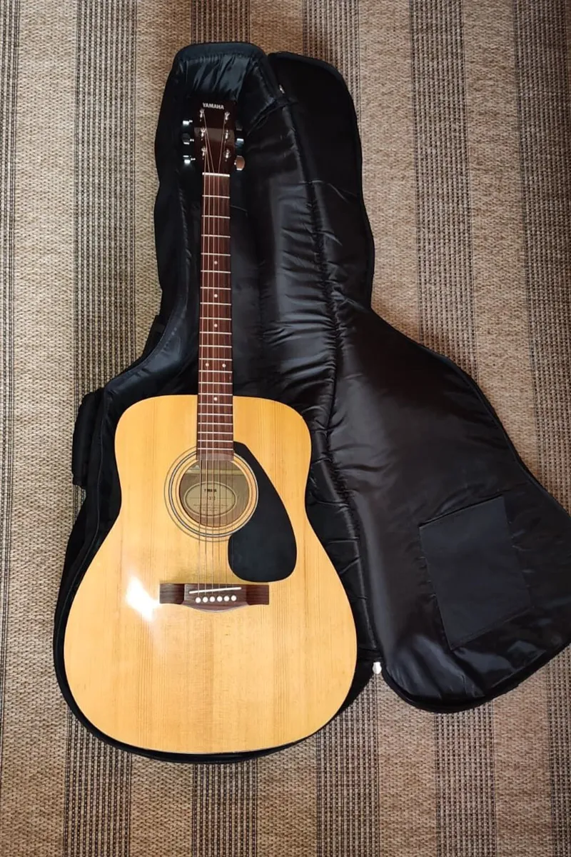 Yamaha F310 acoustic guitar + TKL HD gig bag - Image 4
