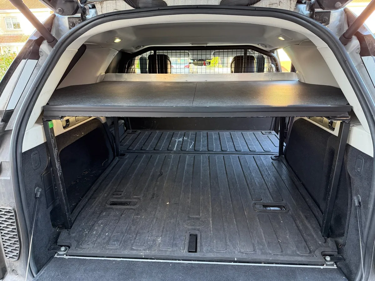 Steel frame shelf Land Rover Discovery Commercial - Image 1