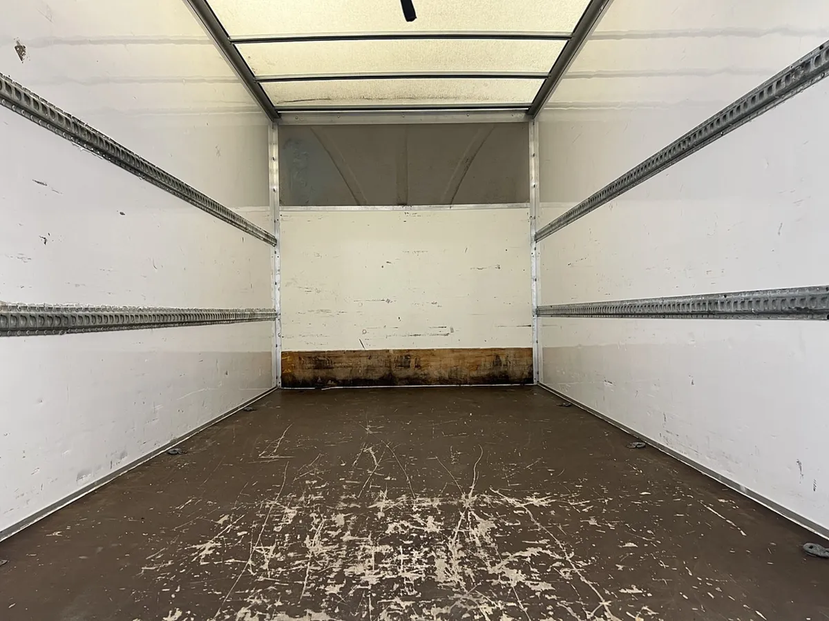 2023 Mercedes-Benz Sprinter Luton Box Van - Image 3