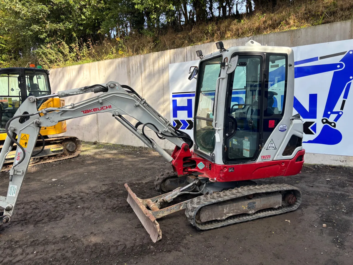 2019 TAKEUCHI TB225 - Image 4