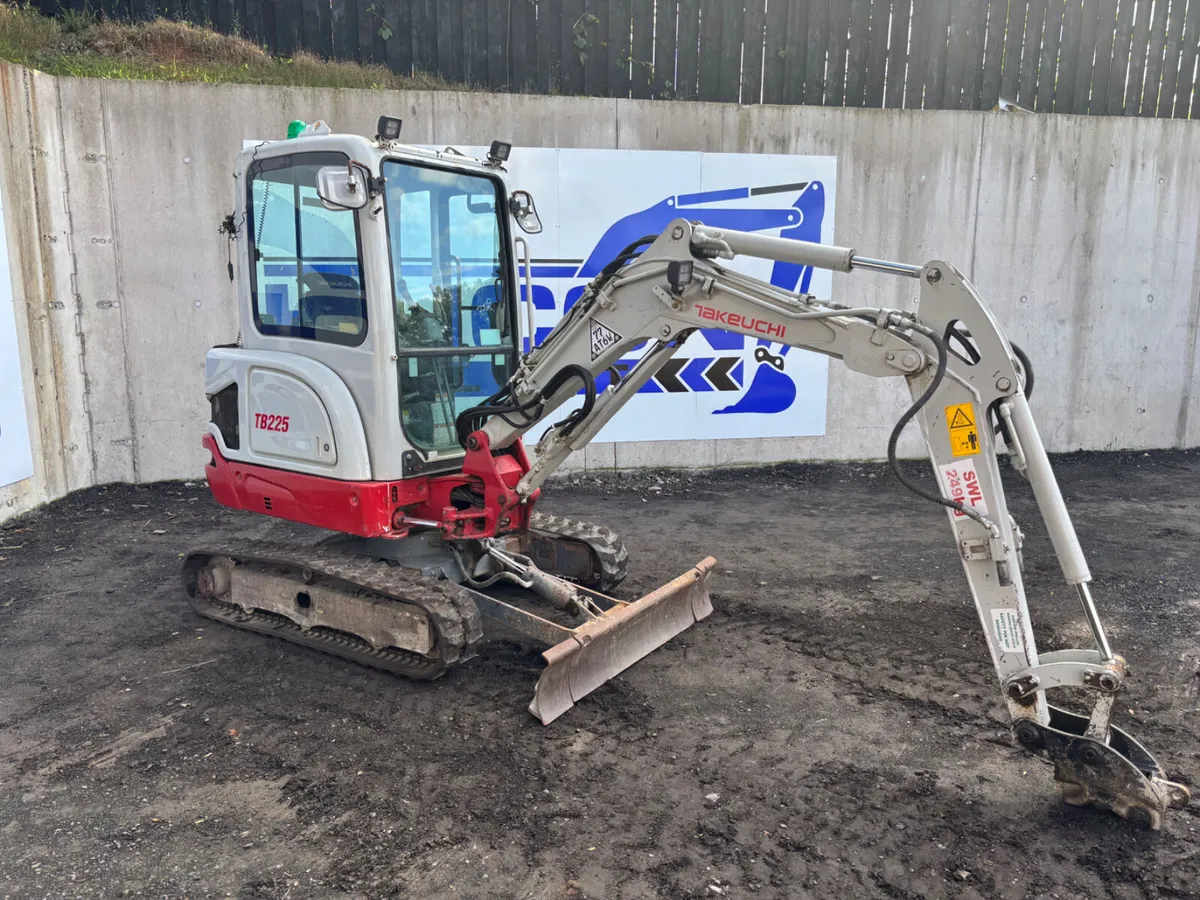 2019 TAKEUCHI TB225 - Image 1