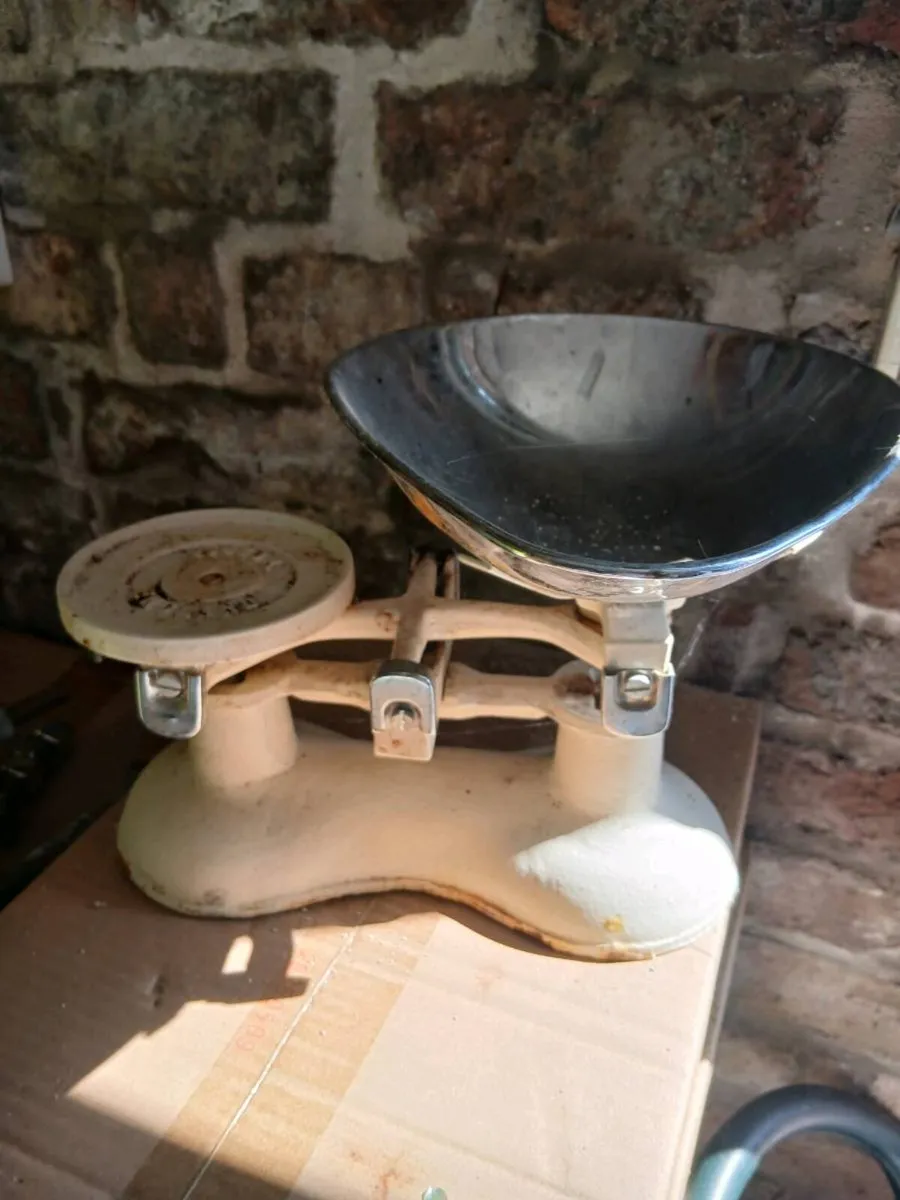 Vintage scales - Image 1