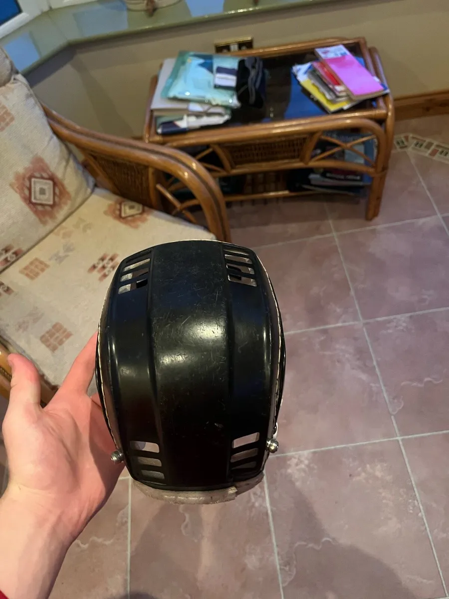 Oldstyle hurling helmet - Image 3