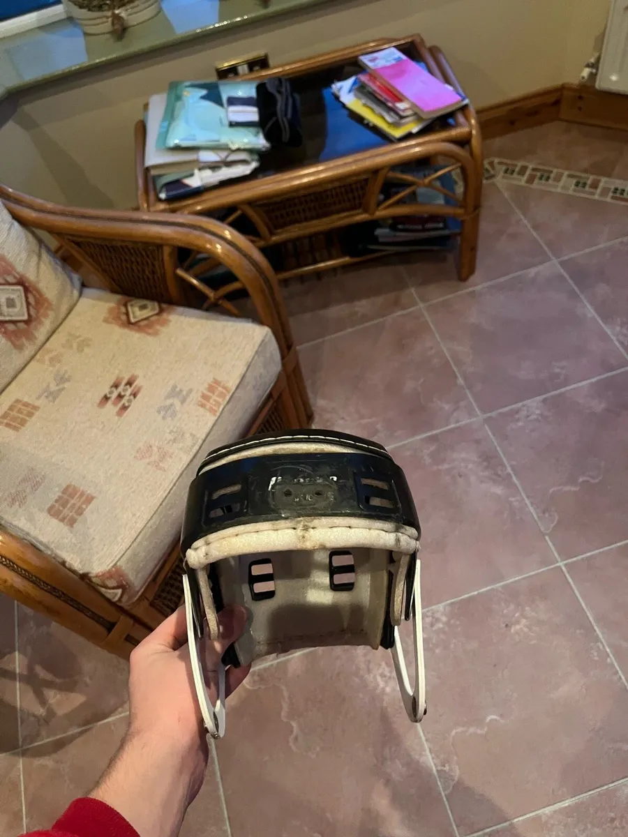 Oldstyle hurling helmet - Image 1